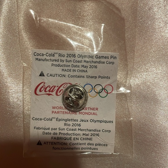 Coca Cola pins - Picture 3 of 7